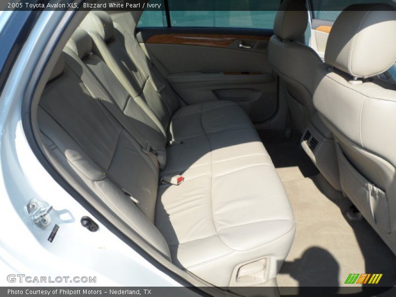 Blizzard White Pearl / Ivory 2005 Toyota Avalon XLS