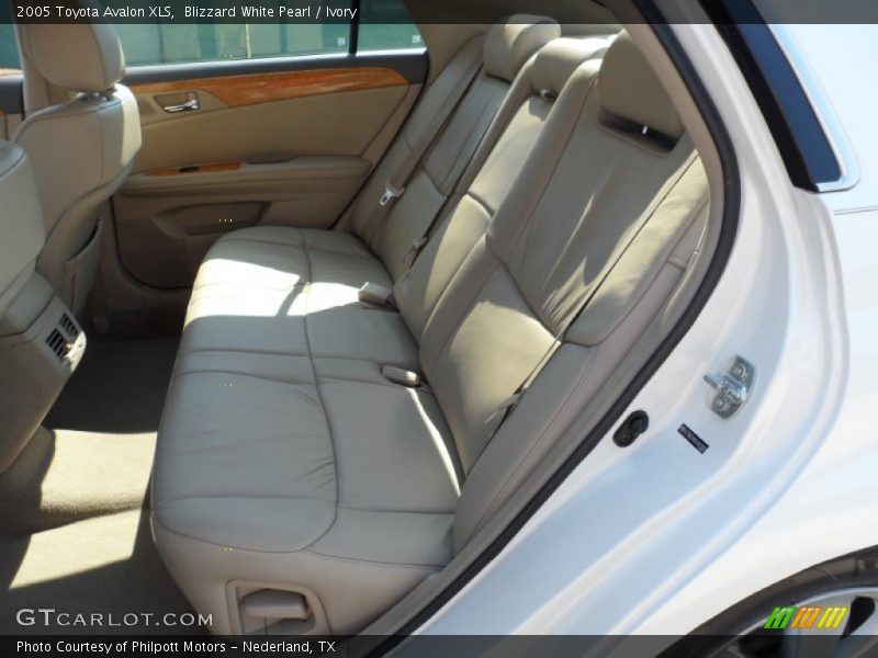 Blizzard White Pearl / Ivory 2005 Toyota Avalon XLS