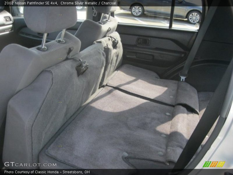 Chrome Silver Metallic / Charcoal 2002 Nissan Pathfinder SE 4x4