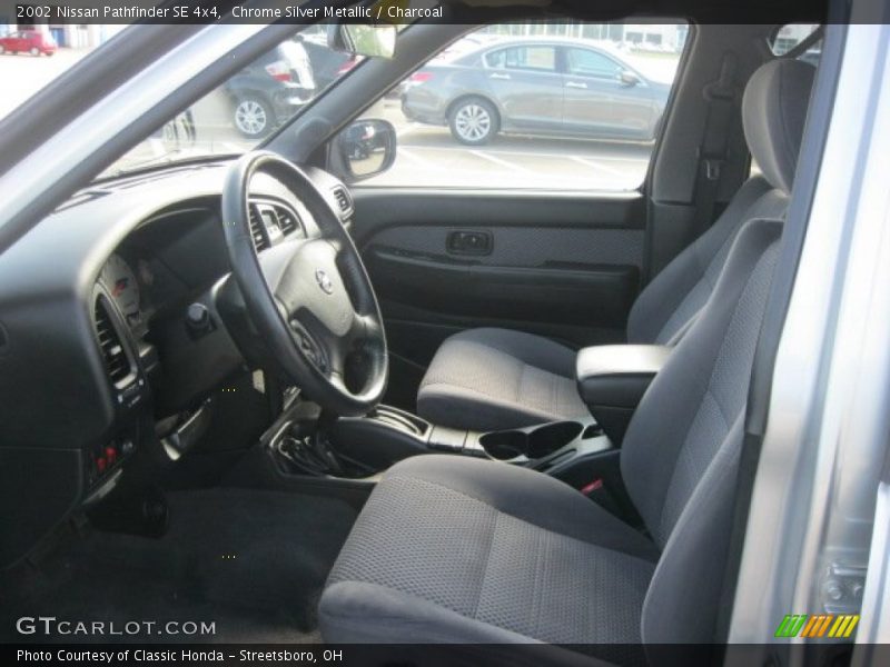Chrome Silver Metallic / Charcoal 2002 Nissan Pathfinder SE 4x4