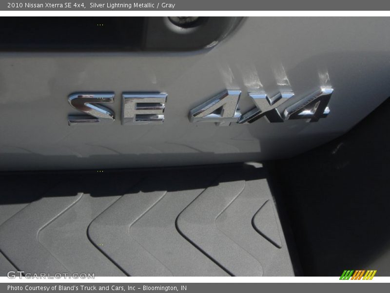 Silver Lightning Metallic / Gray 2010 Nissan Xterra SE 4x4