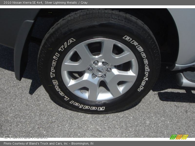 Silver Lightning Metallic / Gray 2010 Nissan Xterra SE 4x4