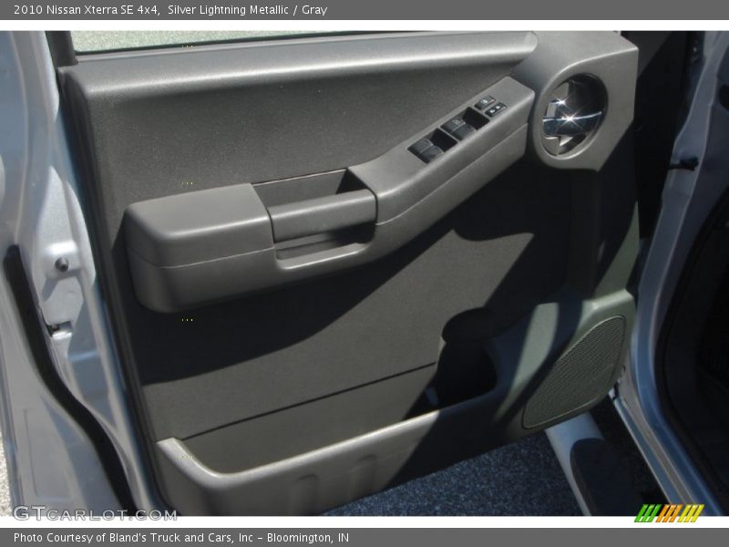 Silver Lightning Metallic / Gray 2010 Nissan Xterra SE 4x4