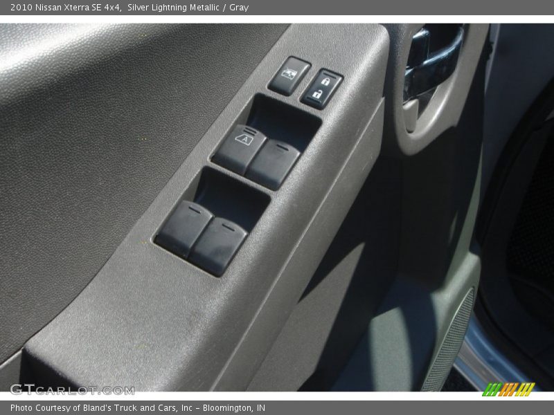Silver Lightning Metallic / Gray 2010 Nissan Xterra SE 4x4