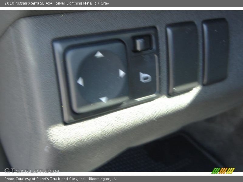 Silver Lightning Metallic / Gray 2010 Nissan Xterra SE 4x4