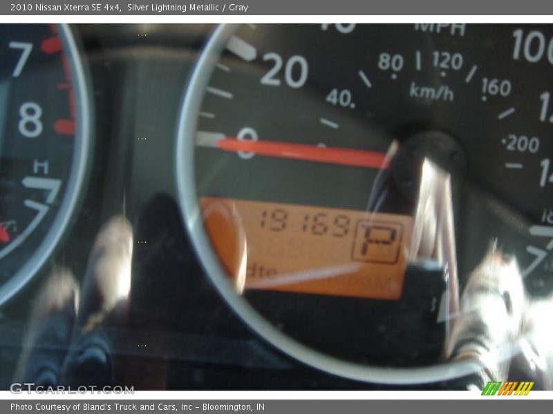 Silver Lightning Metallic / Gray 2010 Nissan Xterra SE 4x4