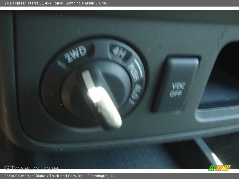Silver Lightning Metallic / Gray 2010 Nissan Xterra SE 4x4