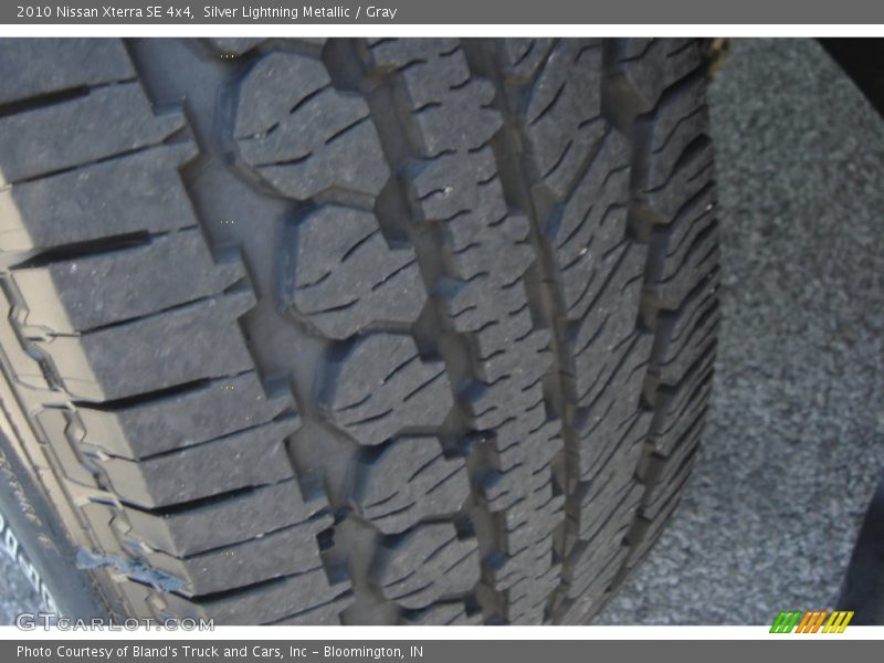 Silver Lightning Metallic / Gray 2010 Nissan Xterra SE 4x4