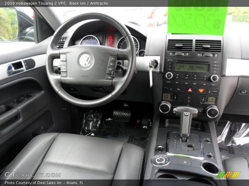 Black Uni / Anthracite 2009 Volkswagen Touareg 2 VR6