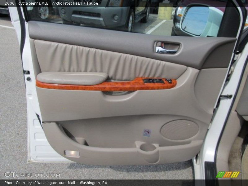 Arctic Frost Pearl / Taupe 2006 Toyota Sienna XLE