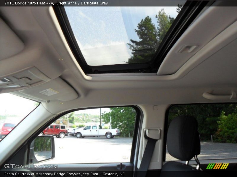 Bright White / Dark Slate Gray 2011 Dodge Nitro Heat 4x4