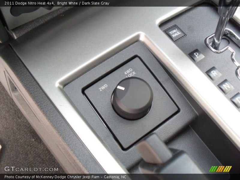 Bright White / Dark Slate Gray 2011 Dodge Nitro Heat 4x4