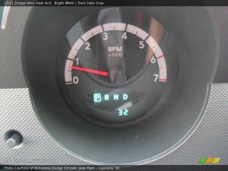 Bright White / Dark Slate Gray 2011 Dodge Nitro Heat 4x4