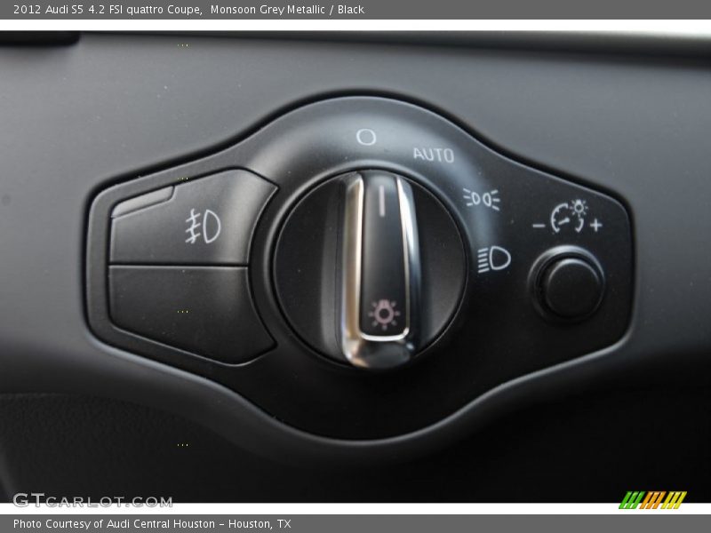 Controls of 2012 S5 4.2 FSI quattro Coupe