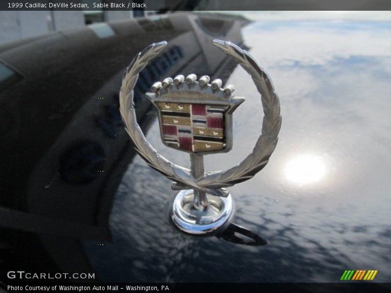 Sable Black / Black 1999 Cadillac DeVille Sedan