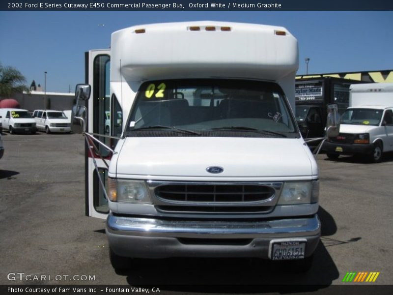 Oxford White / Medium Graphite 2002 Ford E Series Cutaway E450 Commercial Passenger Bus