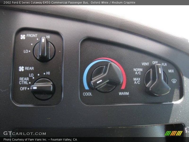 Oxford White / Medium Graphite 2002 Ford E Series Cutaway E450 Commercial Passenger Bus