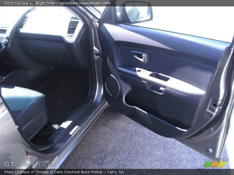 Bright Silver / Sand/Black Houndstooth Cloth 2010 Kia Soul +