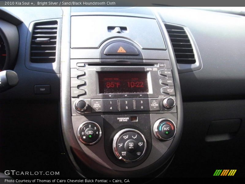 Bright Silver / Sand/Black Houndstooth Cloth 2010 Kia Soul +