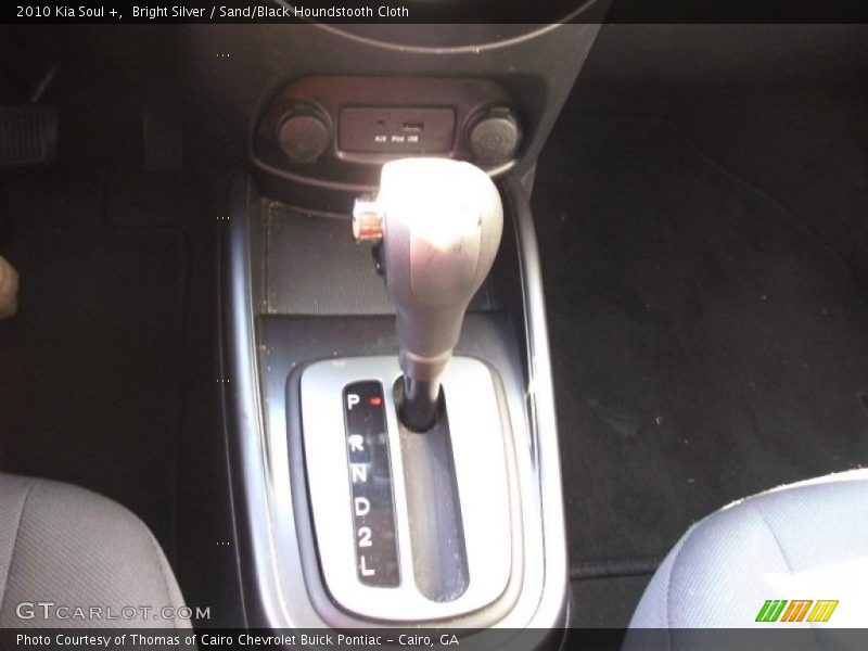 Bright Silver / Sand/Black Houndstooth Cloth 2010 Kia Soul +