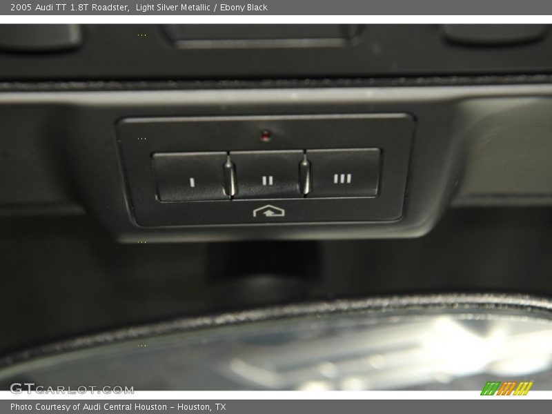 Controls of 2005 TT 1.8T Roadster