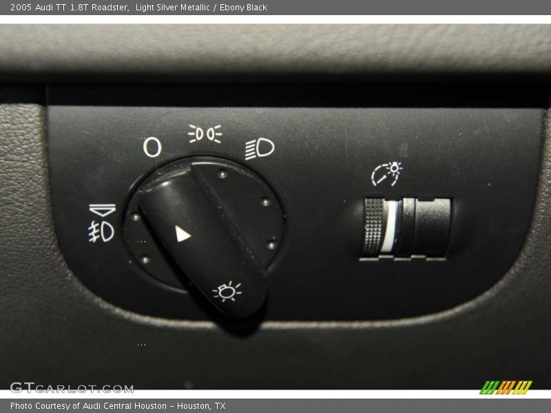 Controls of 2005 TT 1.8T Roadster