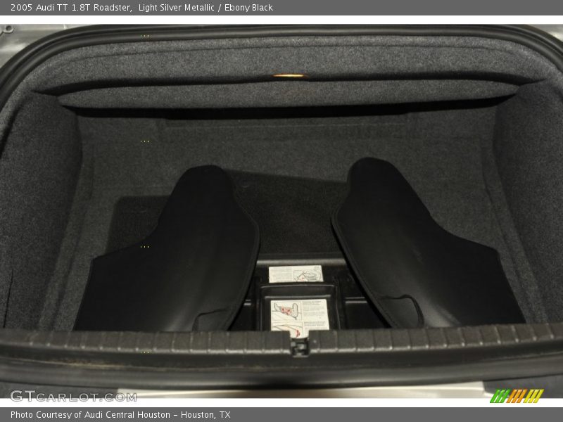  2005 TT 1.8T Roadster Trunk