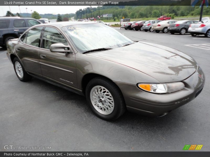 Front 3/4 View of 1999 Grand Prix SE Sedan