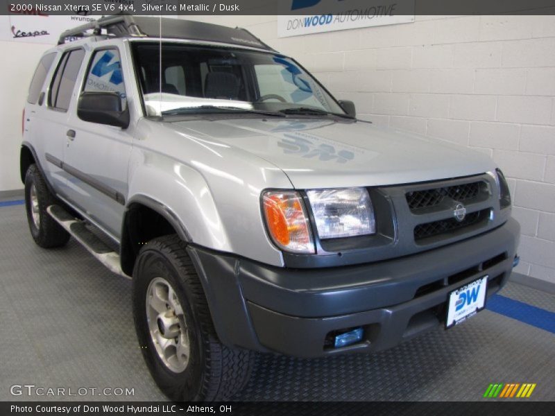 Silver Ice Metallic / Dusk 2000 Nissan Xterra SE V6 4x4