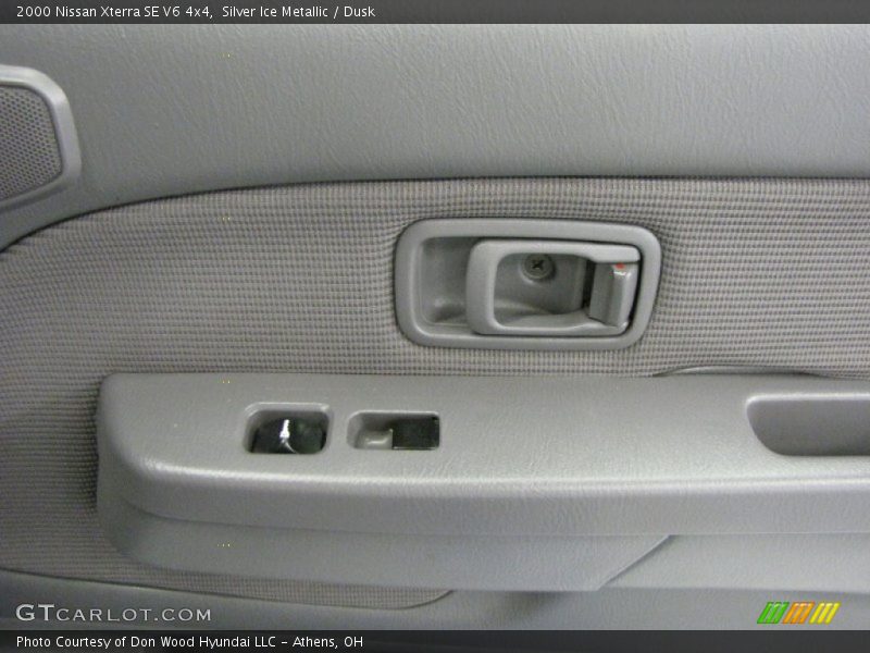 Silver Ice Metallic / Dusk 2000 Nissan Xterra SE V6 4x4