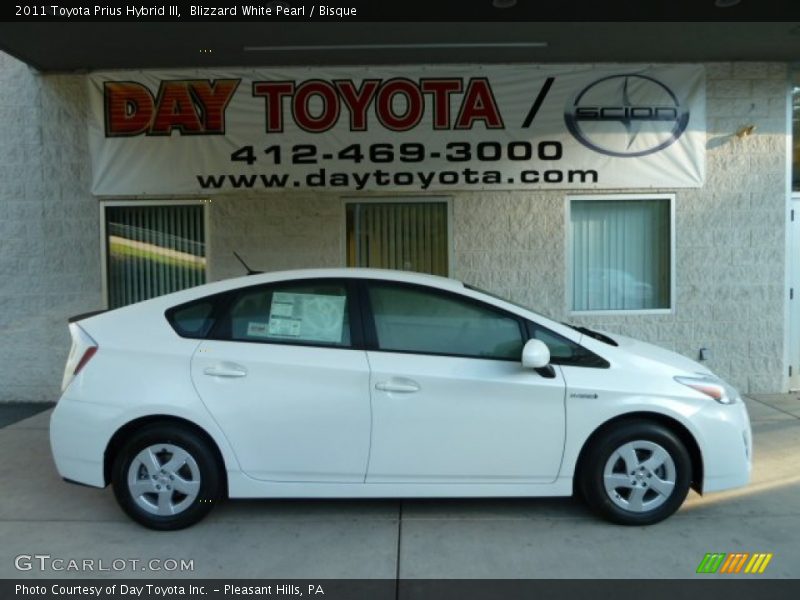 Blizzard White Pearl / Bisque 2011 Toyota Prius Hybrid III