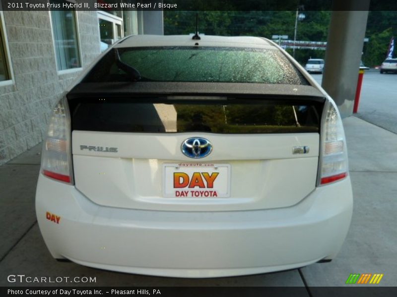Blizzard White Pearl / Bisque 2011 Toyota Prius Hybrid III