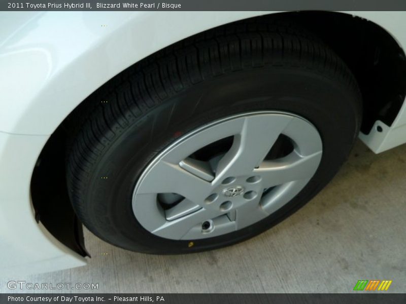 Blizzard White Pearl / Bisque 2011 Toyota Prius Hybrid III