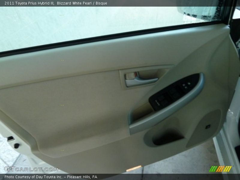 Blizzard White Pearl / Bisque 2011 Toyota Prius Hybrid III