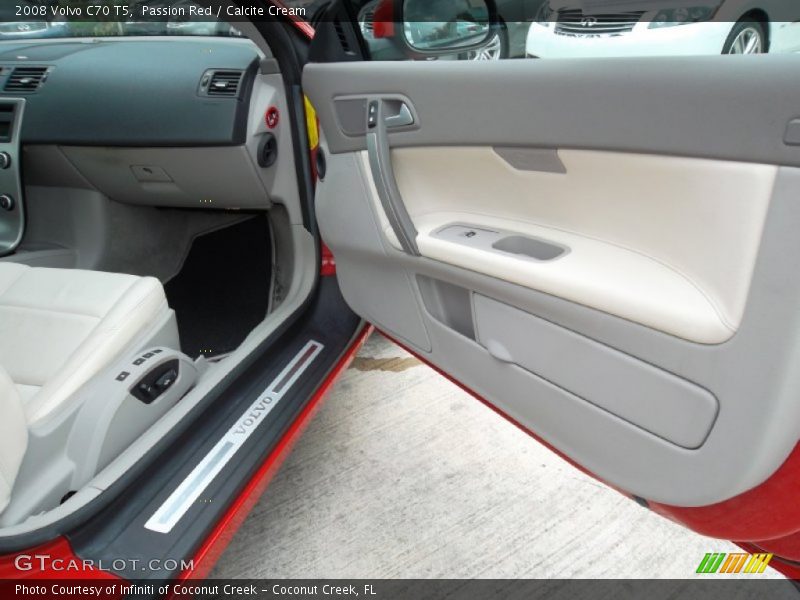 Passion Red / Calcite Cream 2008 Volvo C70 T5