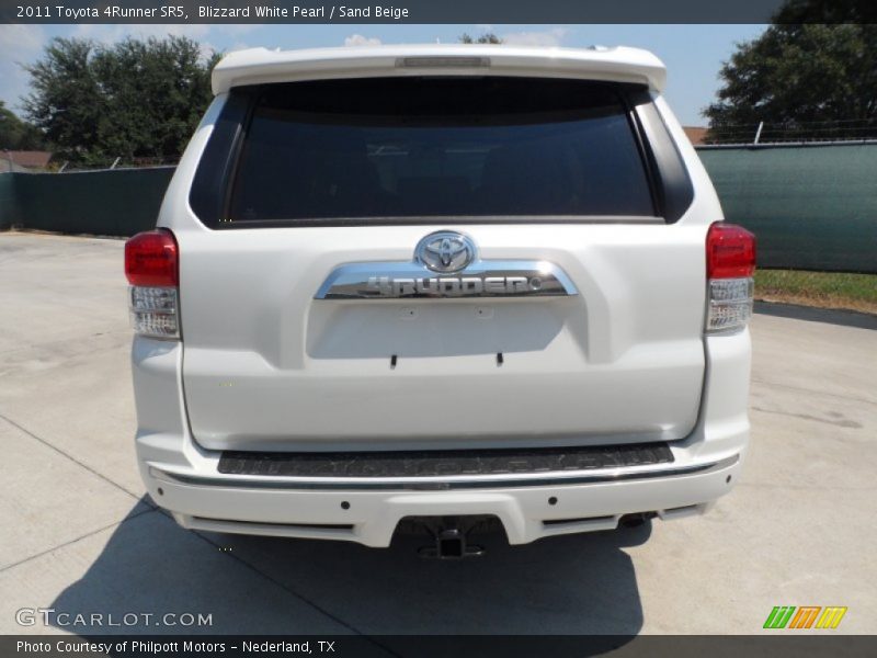 Blizzard White Pearl / Sand Beige 2011 Toyota 4Runner SR5