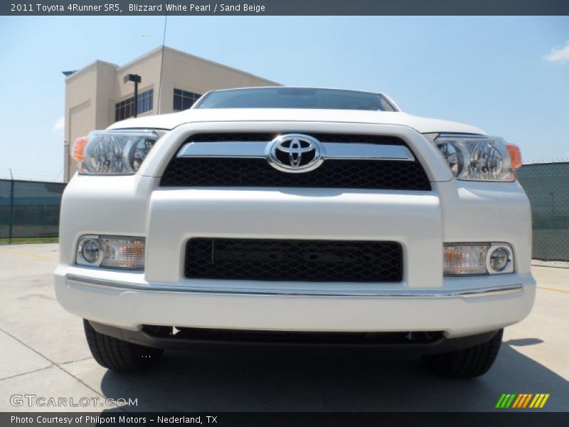 Blizzard White Pearl / Sand Beige 2011 Toyota 4Runner SR5
