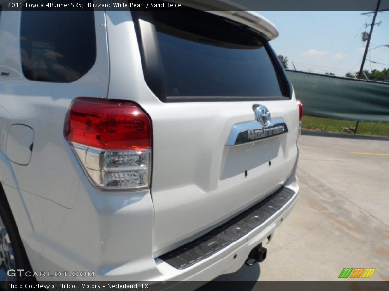 Blizzard White Pearl / Sand Beige 2011 Toyota 4Runner SR5