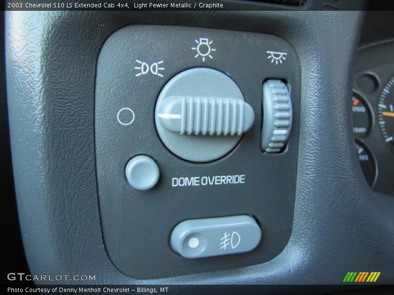 Controls of 2003 S10 LS Extended Cab 4x4