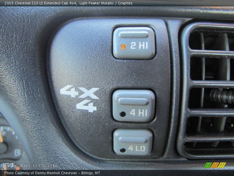 Controls of 2003 S10 LS Extended Cab 4x4