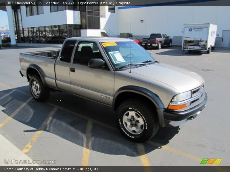 Front 3/4 View of 2003 S10 LS Extended Cab 4x4
