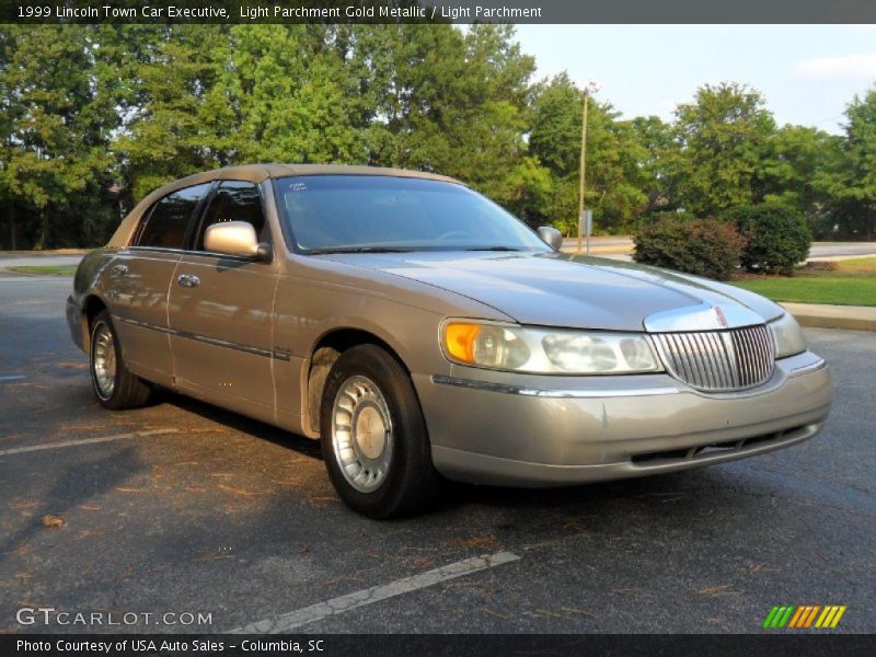 Light Parchment Gold Metallic / Light Parchment 1999 Lincoln Town Car Executive