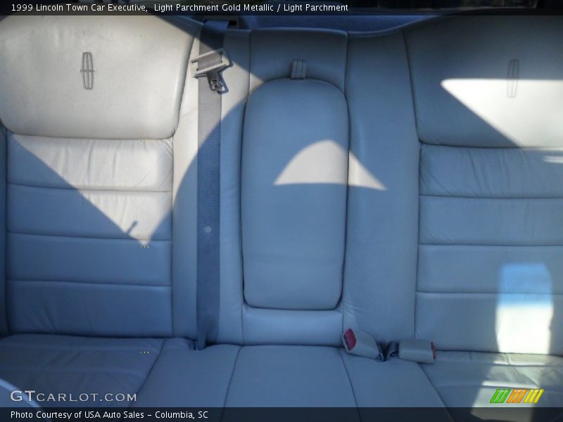 Light Parchment Gold Metallic / Light Parchment 1999 Lincoln Town Car Executive
