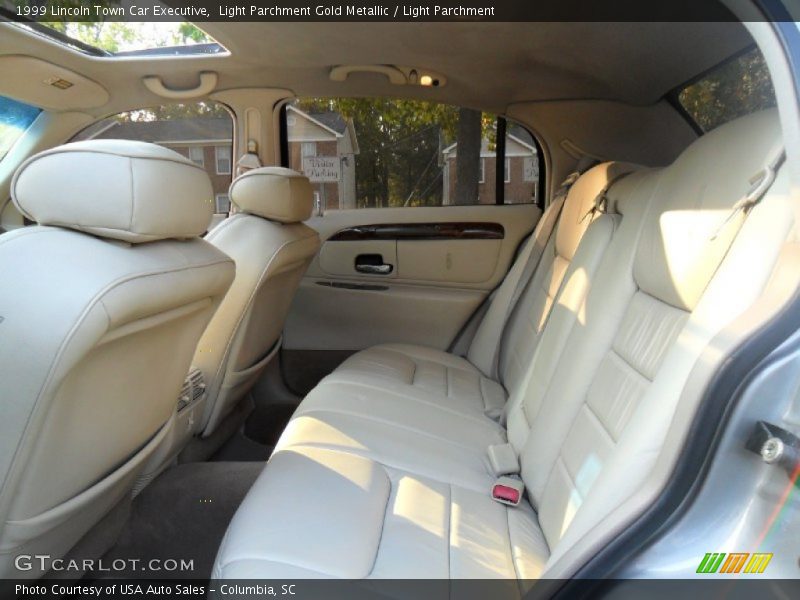  1999 Town Car Executive Light Parchment Interior