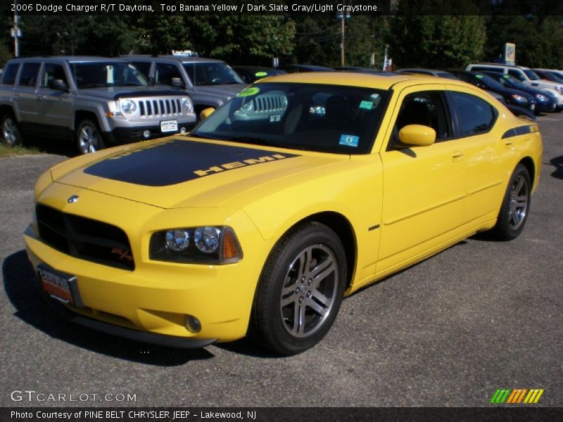 Front 3/4 View of 2006 Charger R/T Daytona