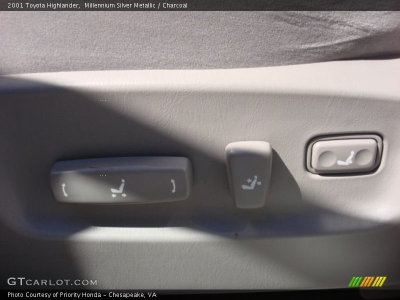 Millennium Silver Metallic / Charcoal 2001 Toyota Highlander