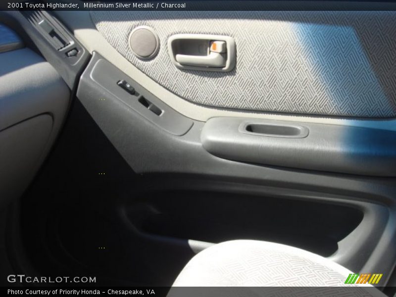 Millennium Silver Metallic / Charcoal 2001 Toyota Highlander