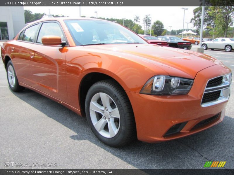 Toxic Orange Pearl / Black/Light Frost Beige 2011 Dodge Charger SE