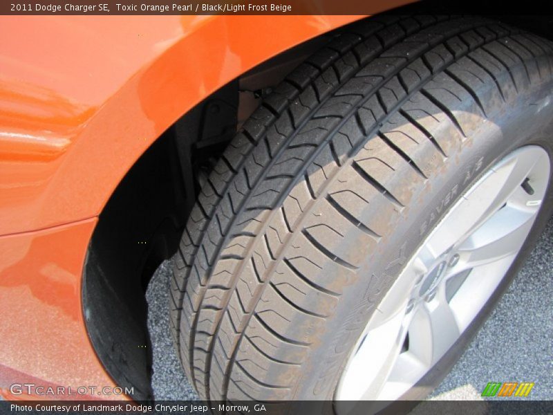 Toxic Orange Pearl / Black/Light Frost Beige 2011 Dodge Charger SE