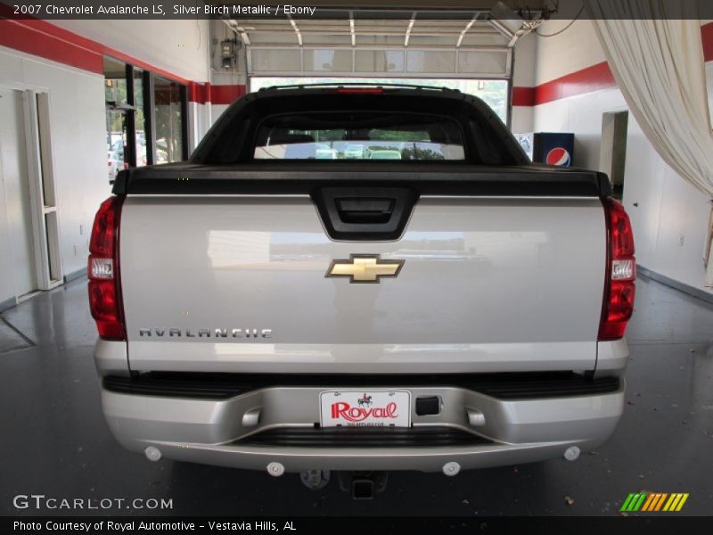 Silver Birch Metallic / Ebony 2007 Chevrolet Avalanche LS